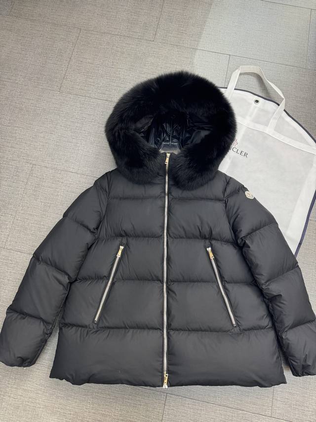 Italian Moncler 24 new size. Sizes: 1, 2, 3, 4 Ddd. Colors: Black, Apricot Ddd