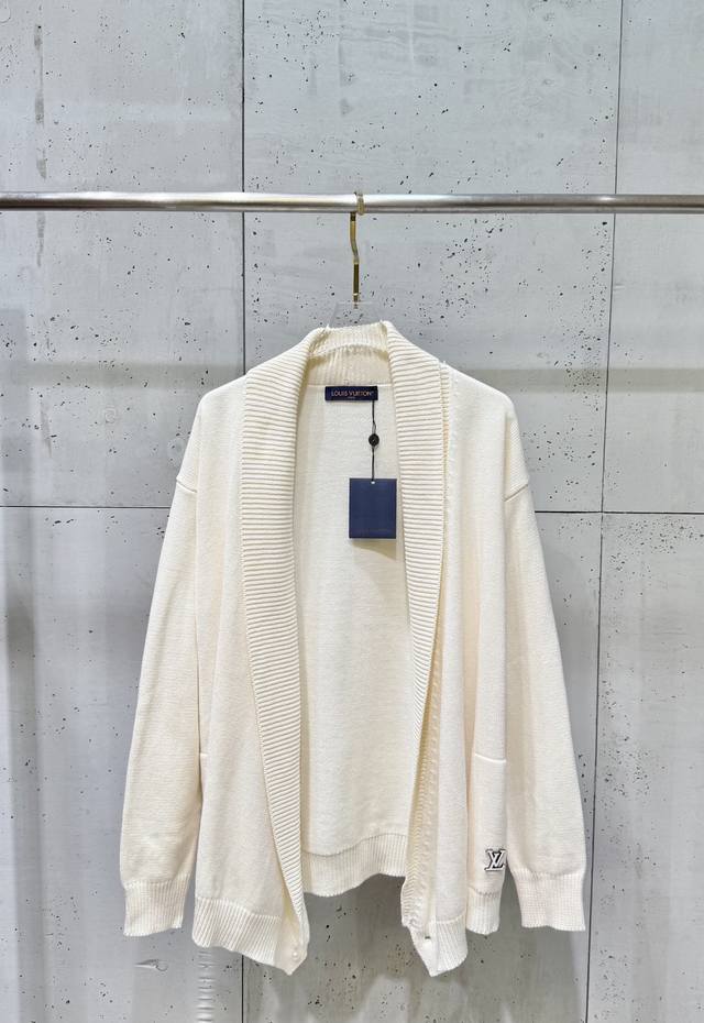 Louis Vuitton Logo V-Neck Long-Sleeve Cardigan. Made of wool blend fine knit fab