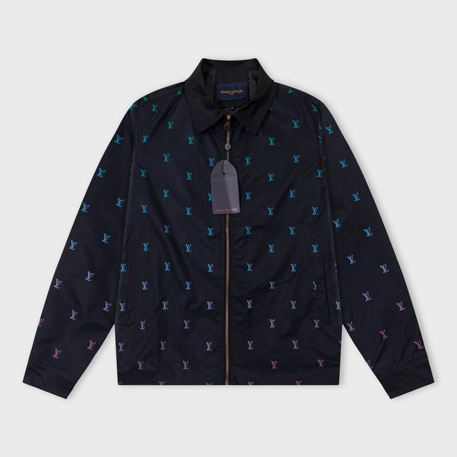 Louis Vuitton 2025 Autumn/Winter New Hooded Trench Coat, synchronized with offic