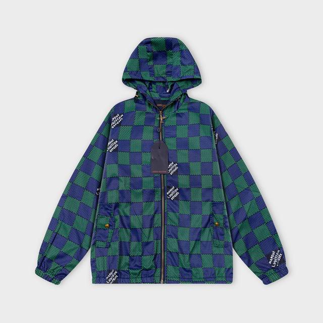 Louis Vuitton 2025 Autumn/Winter New Hooded Trench Jacket, same as the official