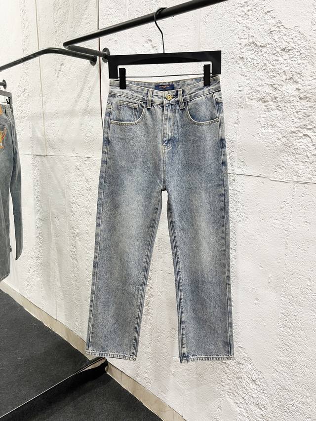 Style No.: H947 Louis Vuitton Lv 25Fw Logo Print Jeans with Back Pockets. Featur