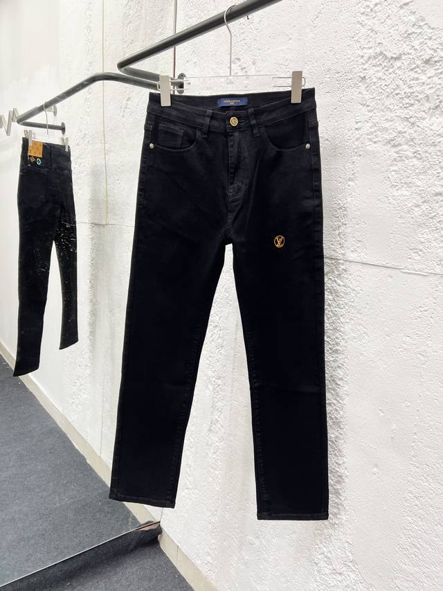 Style No.: H915 Louis Vuitton & LV embroidered logo jeans on the back pocket. Ma