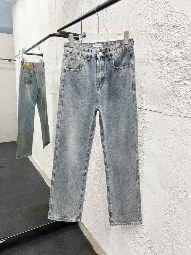 Style Number: H906 Balenciaga Classic New Logo Print Jeans. employs a unique pro
