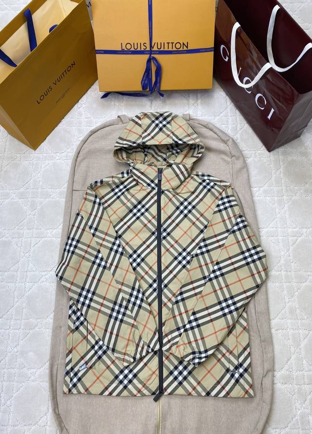 Bbr. 25 Fall/Winter Hooded Windbreaker. Fabric supplied by the brand's original