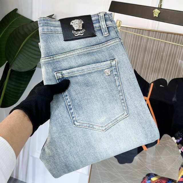 Versace 40Ss Spring/Summer Jeans. 1:1 replica of the original, a perfect everyda