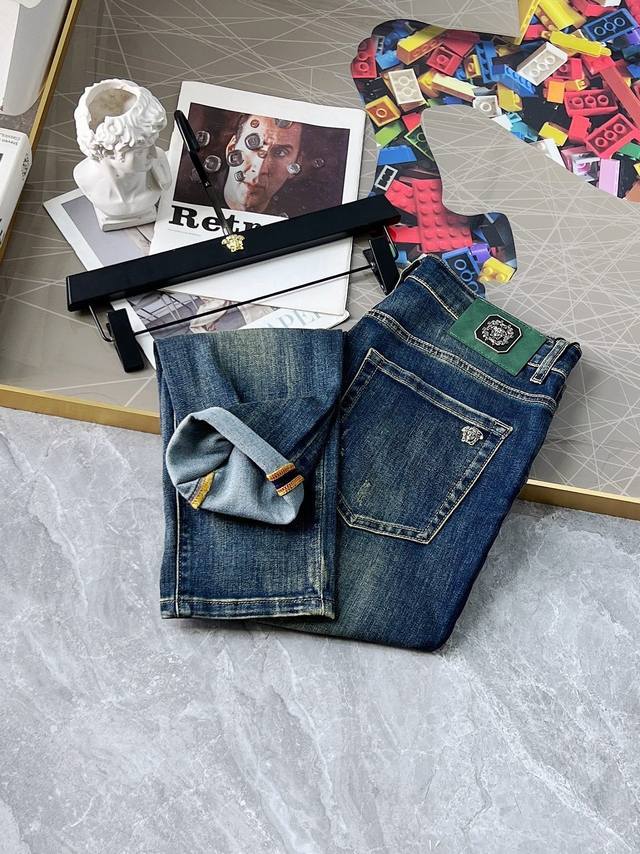 Versace Spring/Summer 2040 New Arrival Jeans. 1:1 replica of the original, a per