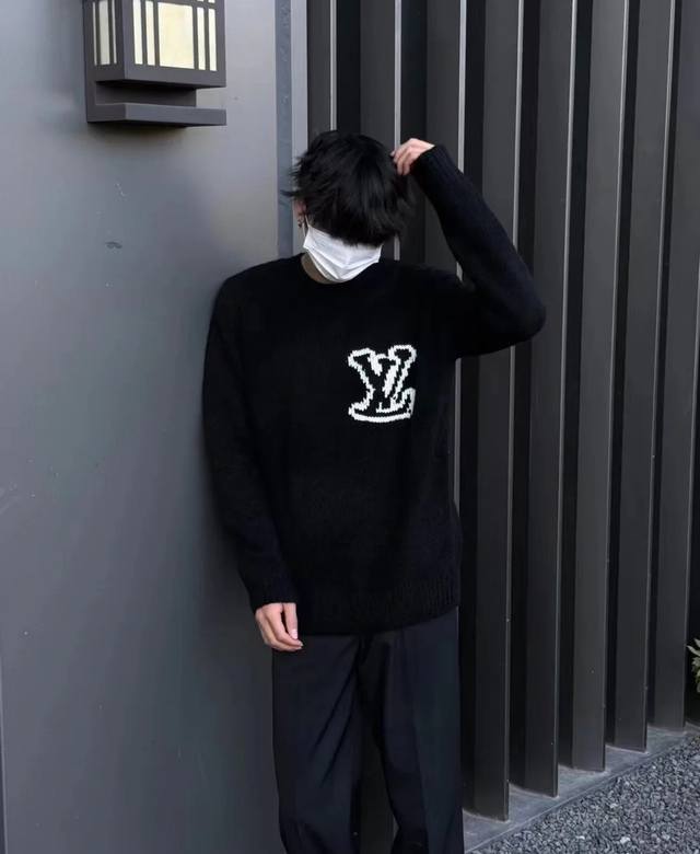 Model Consultation Image Style Number: Y228 Louis Vuitton LG Jacquard Crew Neck