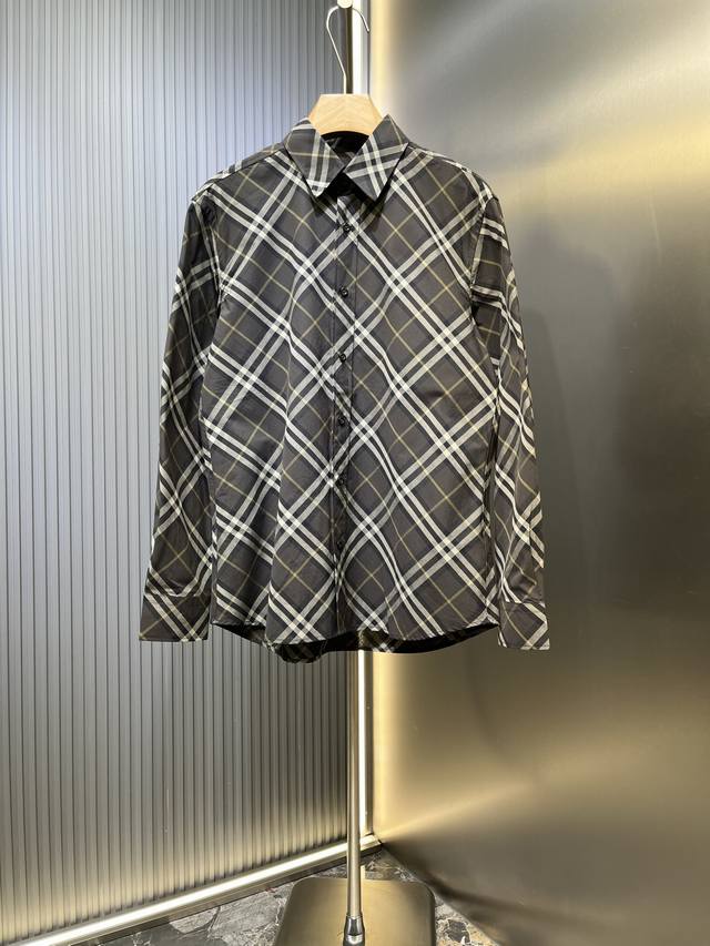 Burberry Burberry Check Cotton Shirt. This long-sleeved shirt is crafted from fi