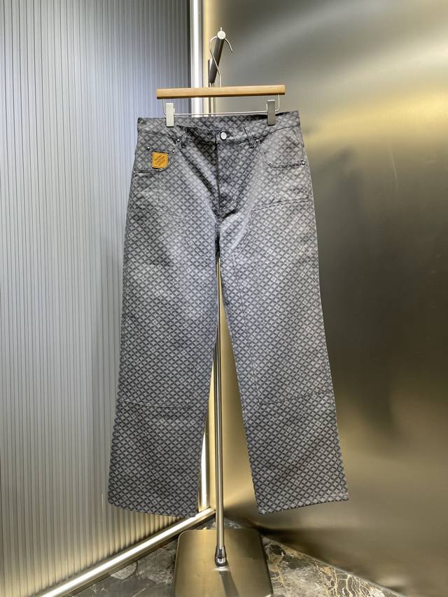 Lv Fish Scale Jacquard Pattern This cotton piece features the Dandy Monogram jac