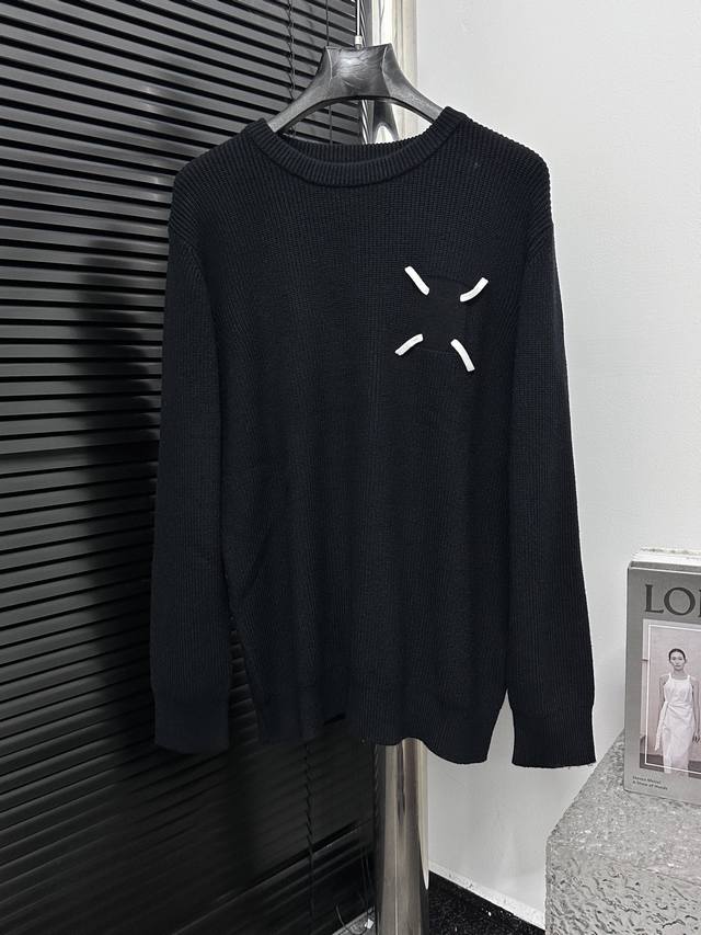 Maisonmargiela 25Ss Mm6 Crew Neck Knit Sweater with Four-Corner Logo. Made with