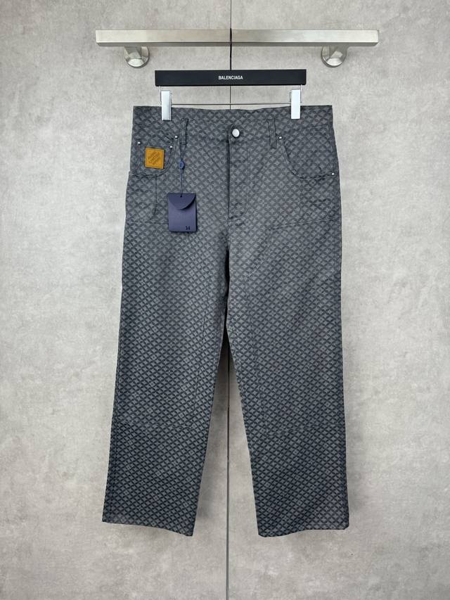 Lv Monogram Four-Leaf Clover Jacquard Jeans Size SML XL This cotton jeans featur