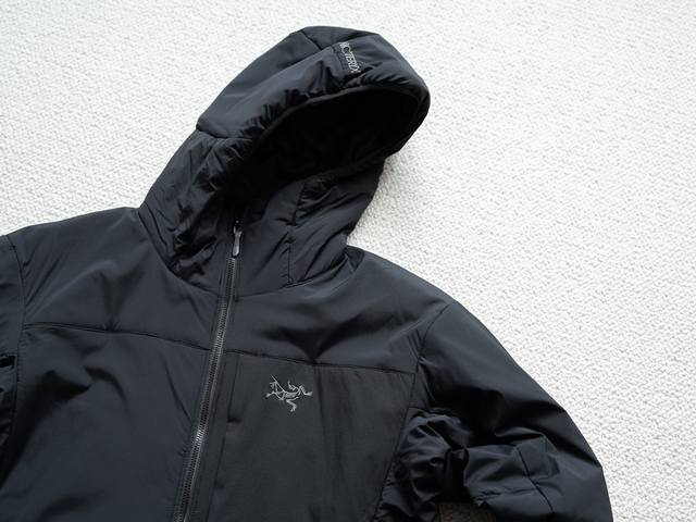 Detailed quality photos, accessories, main label, hangtag.