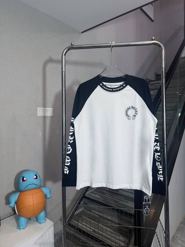 Chromehearts Black and White Spliced Sanskrit Crew Neck Long T-Shirt. Made of 28
