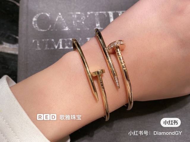 A must-have gift with complete packaging. Cartier Juste Un Clou couple's bracele
