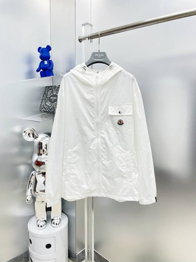 A complete Moncler 2025 Summer New Logo Letter Print Sun Protection Shirt Set (w