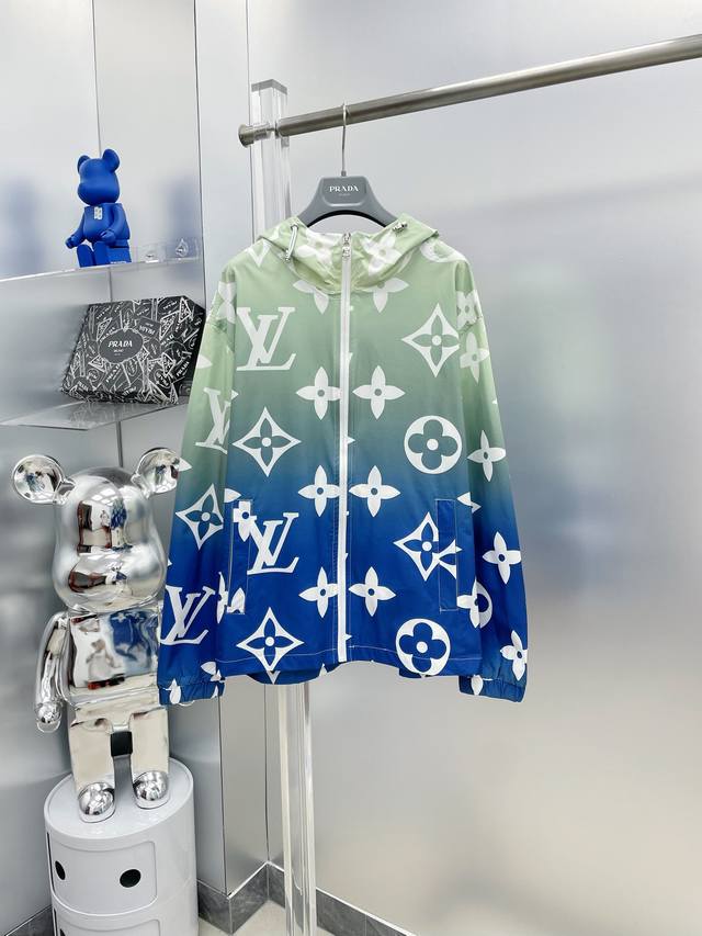 A complete set of Louis 2025 summer new all-over print gradient sun protection c