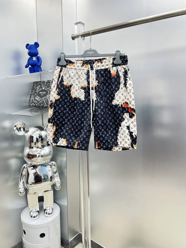 Louis Vuitton LV 2025 Summer New Men's Casual Shorts, all tags intact. High-end