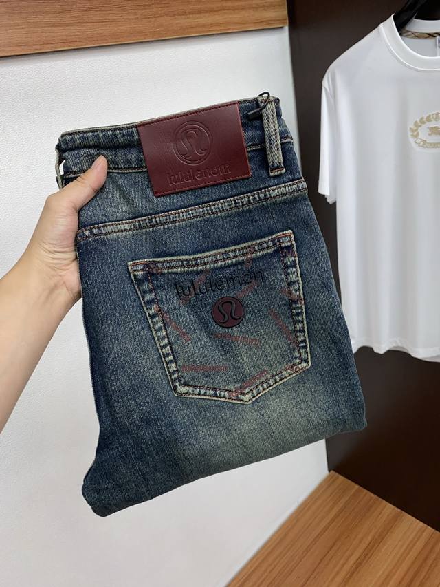 Lulu Slim Fit Fashion Jeans - Combed Denim Fabric Design Highlights: Hardware us