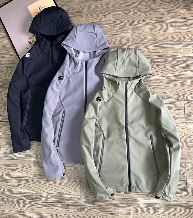 Descente Silicone 3D Crossbody Training Men's Fleece-Lined Water-Repellent Sport