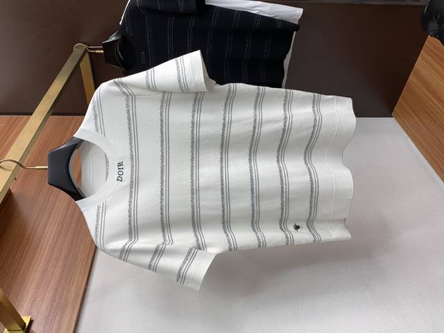 Dior Autumn/Winter New Arrival: Exquisite and Elegant Knitted Wool Short-Sleeve