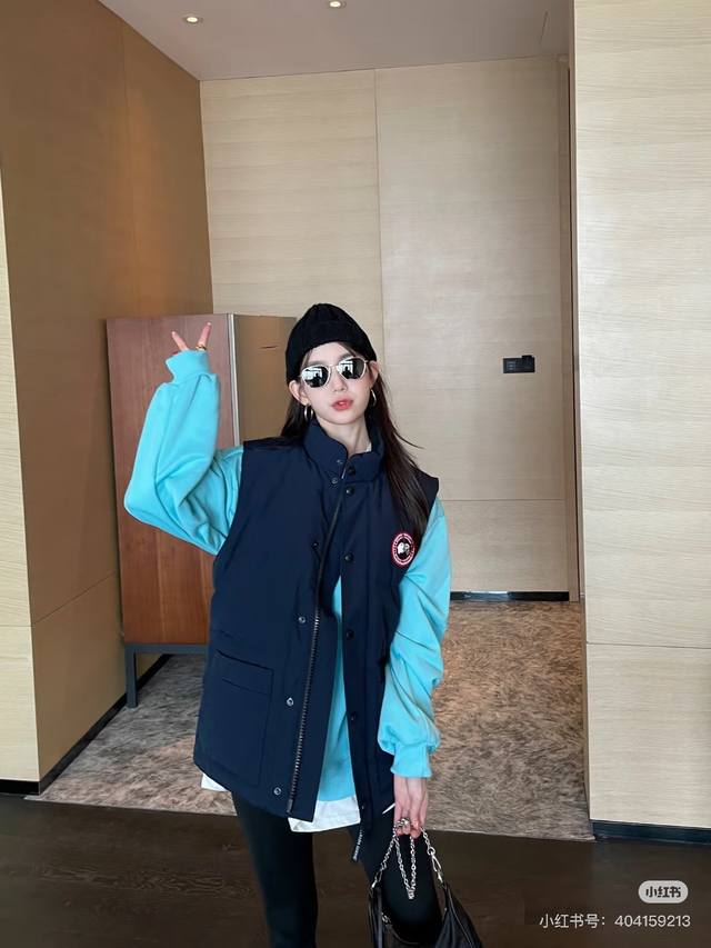 New Arrival! Canada Goose Down Vest, Unisex! Canada Goose is widely recognized a