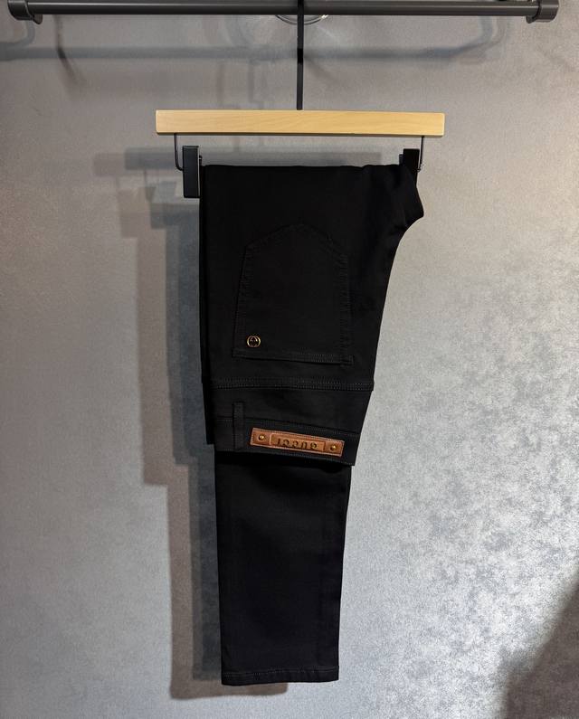 Gucci Spring/Summer New Arrival Jeans - A best-selling item in boutiques. A blen