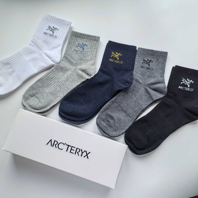 Five pairs per box, high-quality bird-themed chicken bone style black, white, gr