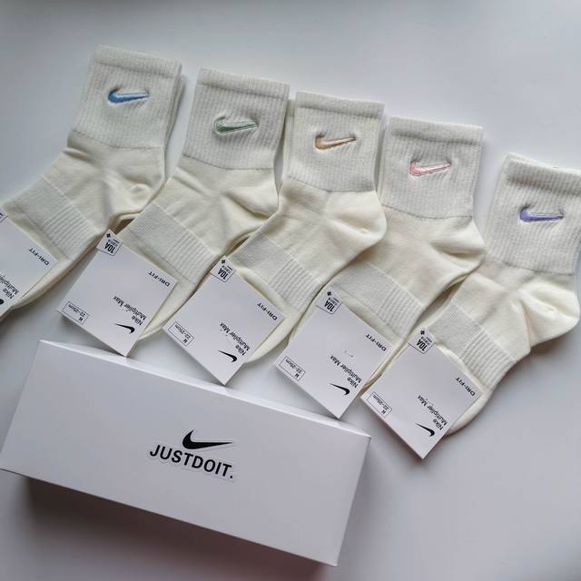 One box contains five pairs of original, high-quality Nike swoosh embroidered pu
