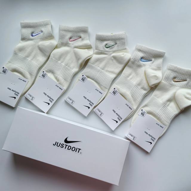 One box contains five pairs of original, high-quality Nike swoosh embroidered pu