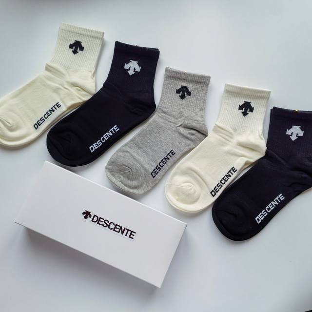 Five pairs per box, high-quality Descente black, white, and gray pure cotton mid