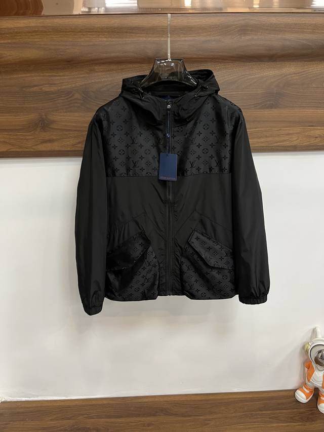 Featured item: Louis Vuitton 2025 Autumn/Winter New Men's Hooded Jacket. Origina