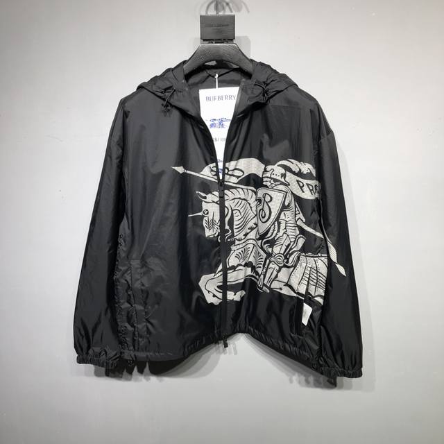 Burberry 2025Ss Early Spring New Equestrian Rider Logo Nylon Jacket. The fabric