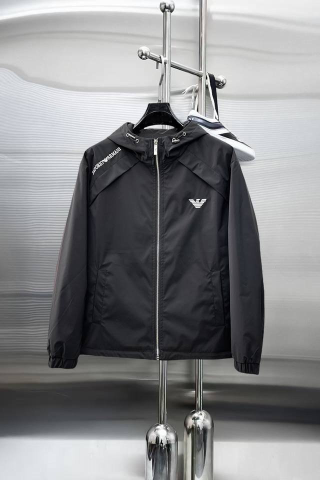 Armani 2025 Spring/Autumn New Arrival Jacket. A runway piece in perfect conditio