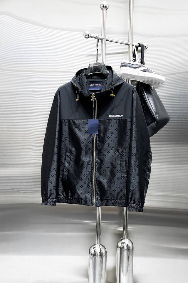 Louis Vuitton LV 2025 Spring/Autumn New Arrival Jacket. A runway piece in perfec