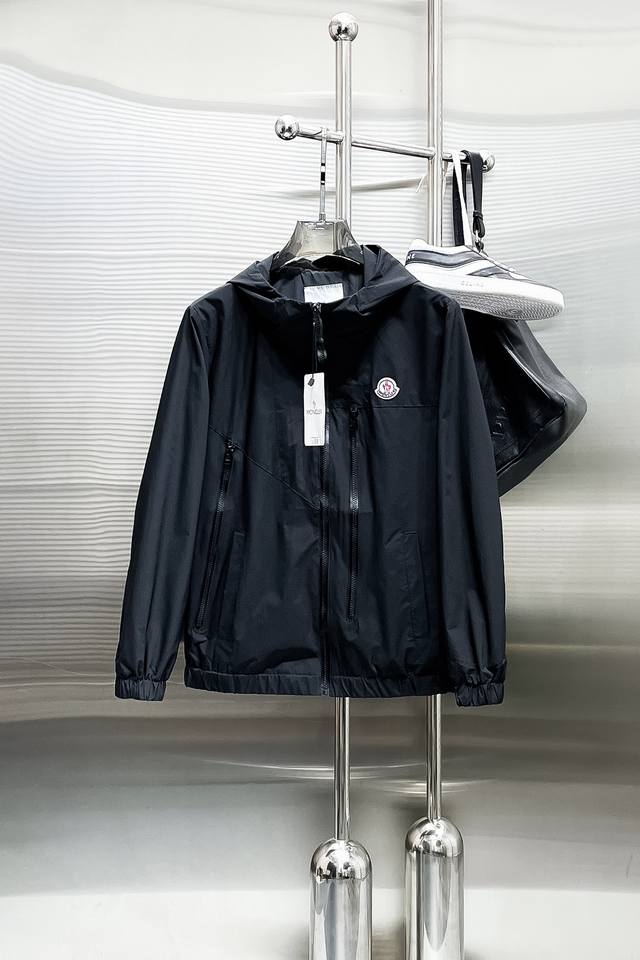 Moncler 2025 Spring/Autumn New Arrival Jacket. A runway piece in perfect conditi