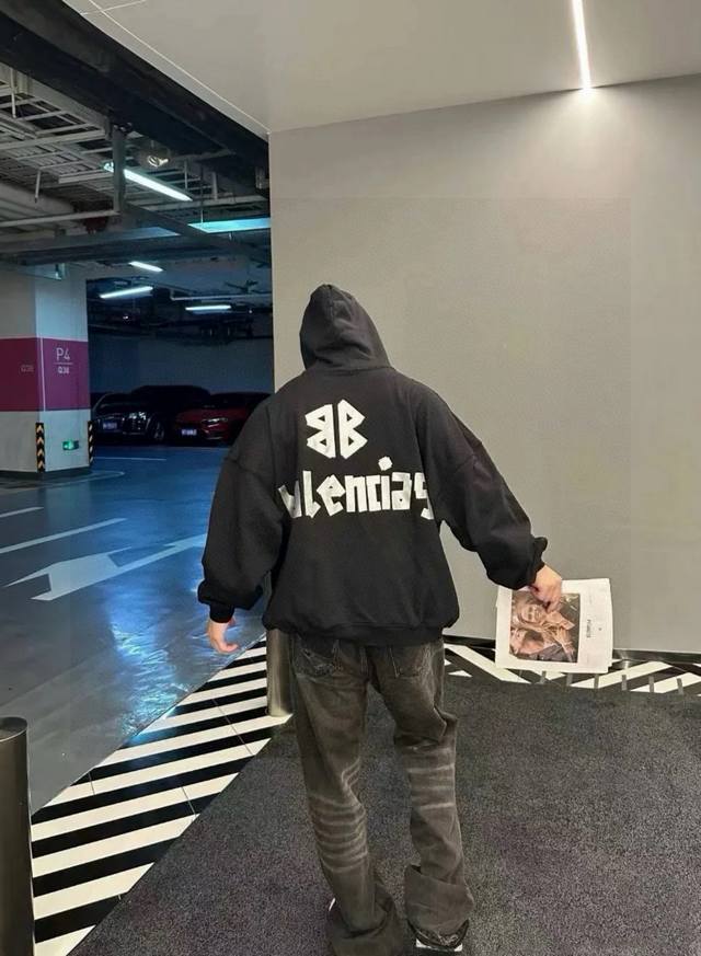 High Quality Product Name: Balenciaga 24SS Autumn/Winter New Silver Tape Hooded