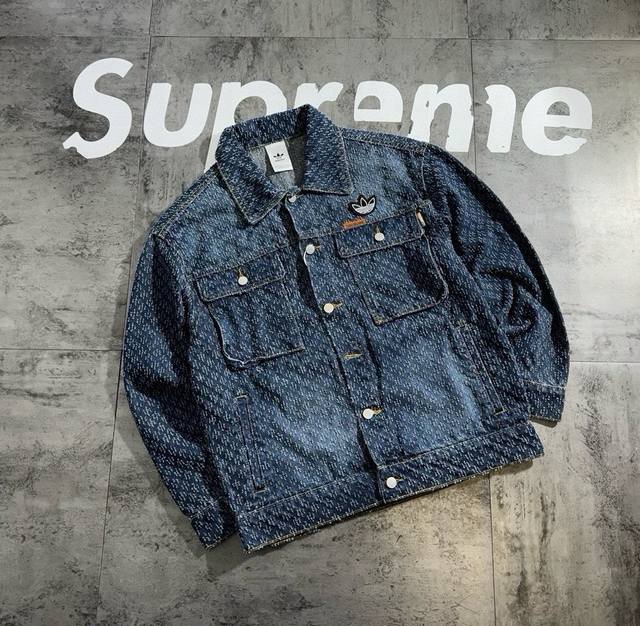 Clover 2025 Autumn New Retro Denim Jacket Ddd. Made with denim fabric, featuring