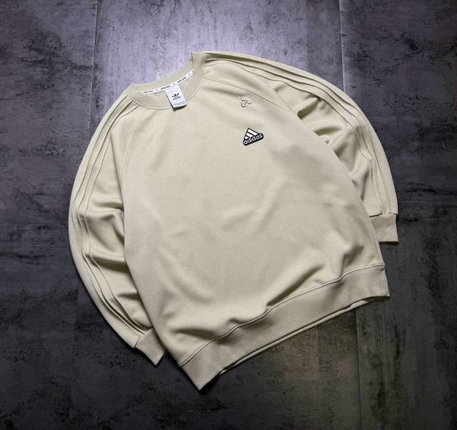 New Arrival! Adidas Autumn New Arrival Couple T-shirts and Sweatshirts. Made of