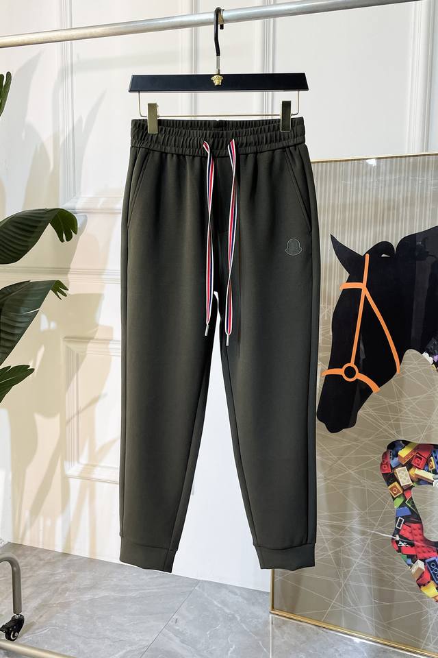 Moncler 2025 Autumn/Winter Casual Pants, a must-have versatile style this season