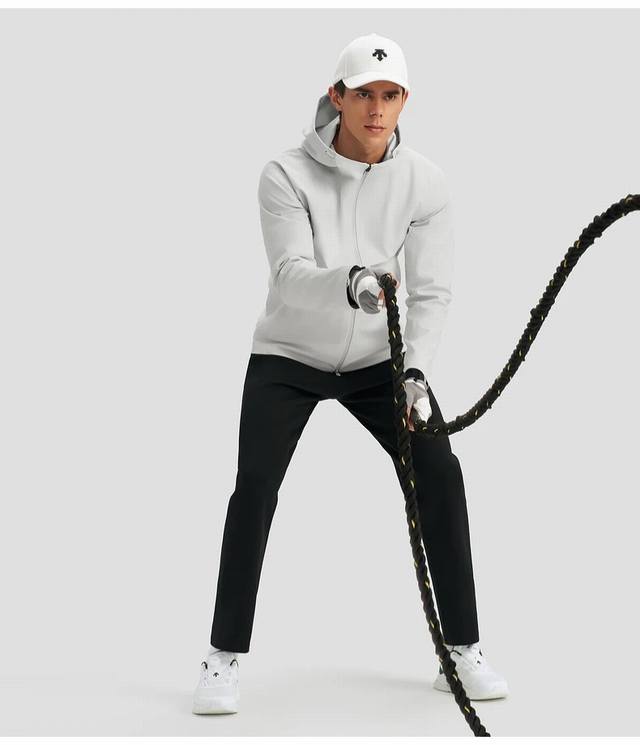 High quality, exquisitely packaged in Sydney paper. Descente 2025 Autumn New Arr