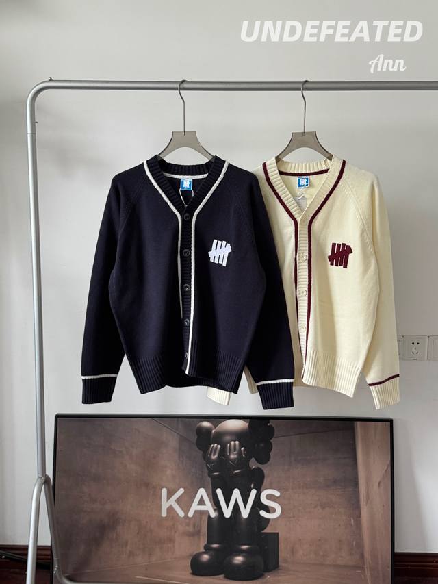 Undefeated Five-stripe Knit V-neck Sweater (Ddd) Imported cotton-nylon blend fab