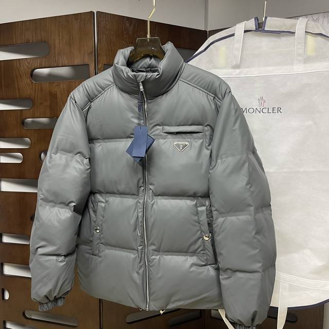 Qiu Prada 2025 New Down Jacket, custom-developed hardware accessories and meticu