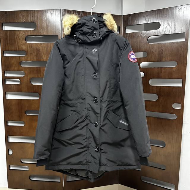 Qiu Canada Goosex down jackets, a Canadian brand, are widely recognized as the w