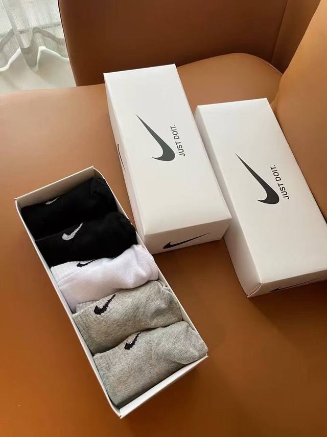 NK, 5 pairs per box! A true classic, impeccable short socks for all seasons, spr