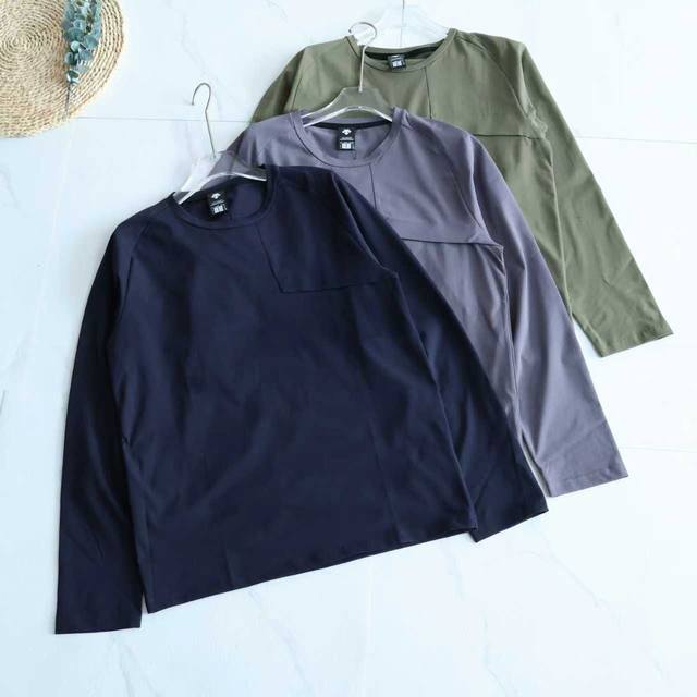 Descente Dualis Series Urban Commuter Men's Long-Sleeve Shirt. Made with high-t