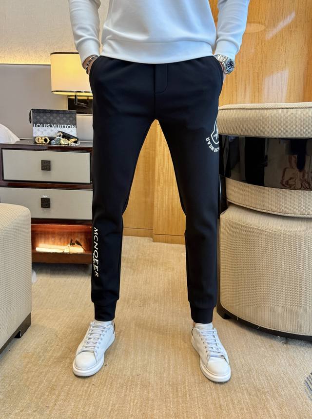 Moncler 2025 Autumn/Winter Casual Pants, a must-have versatile style this season