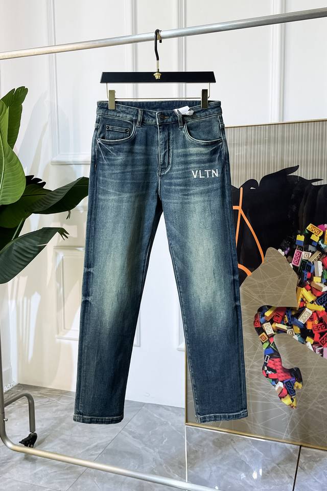 Valentino 2025Ss Year of the Snake Autumn/Winter Loose Fit Jeans. 1:1 replica of