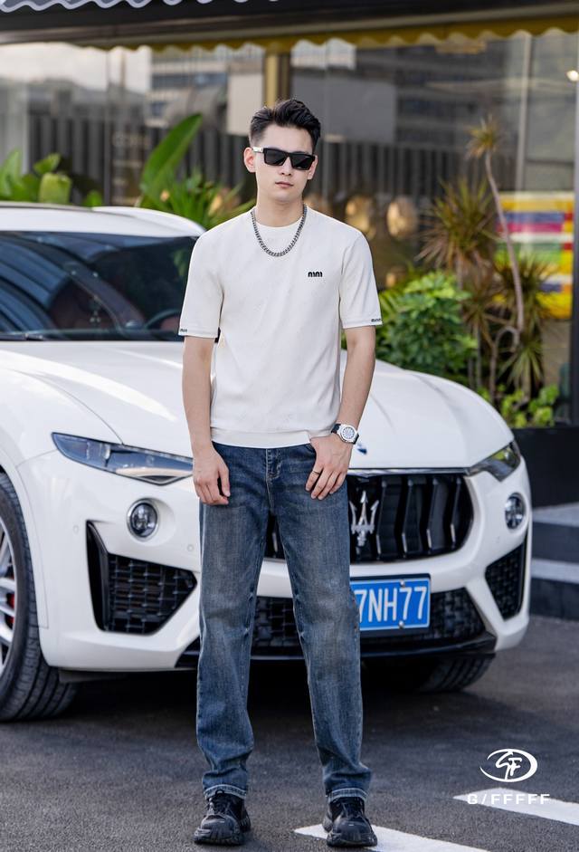 MiuMiu - 2025 Autumn/Winter Short-Sleeve Sweater Collection! A must-have for cas