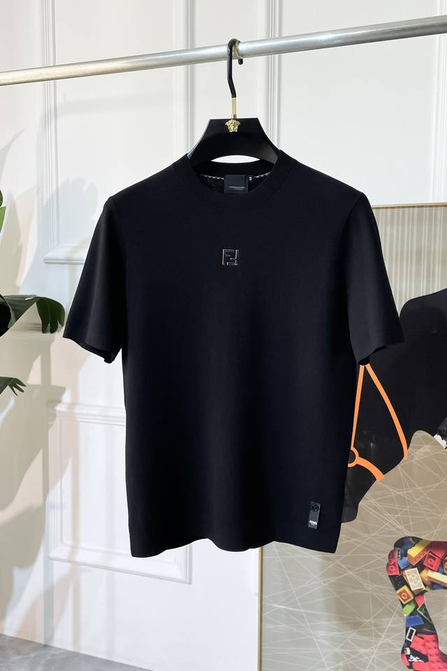 Fendi - 2025 Autumn/Winter Short-Sleeve Sweater Collection! A must-have for casu