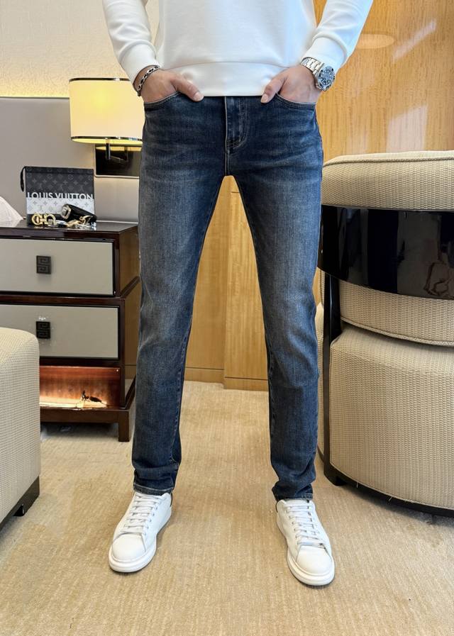 Balenciaga 2025 Spring/Summer/Winter (Year of the Snake) Jeans. 1:1 replica of t